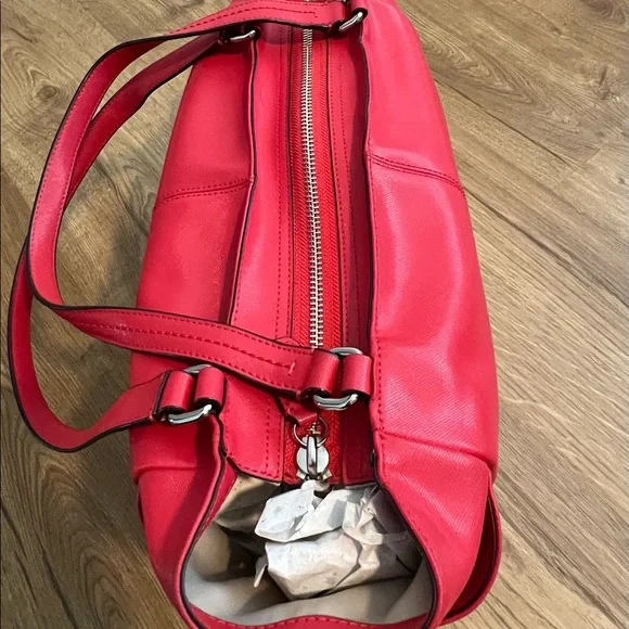 Coach shoulder bag! Beautiful color!🌹 - Picture 4 of 9